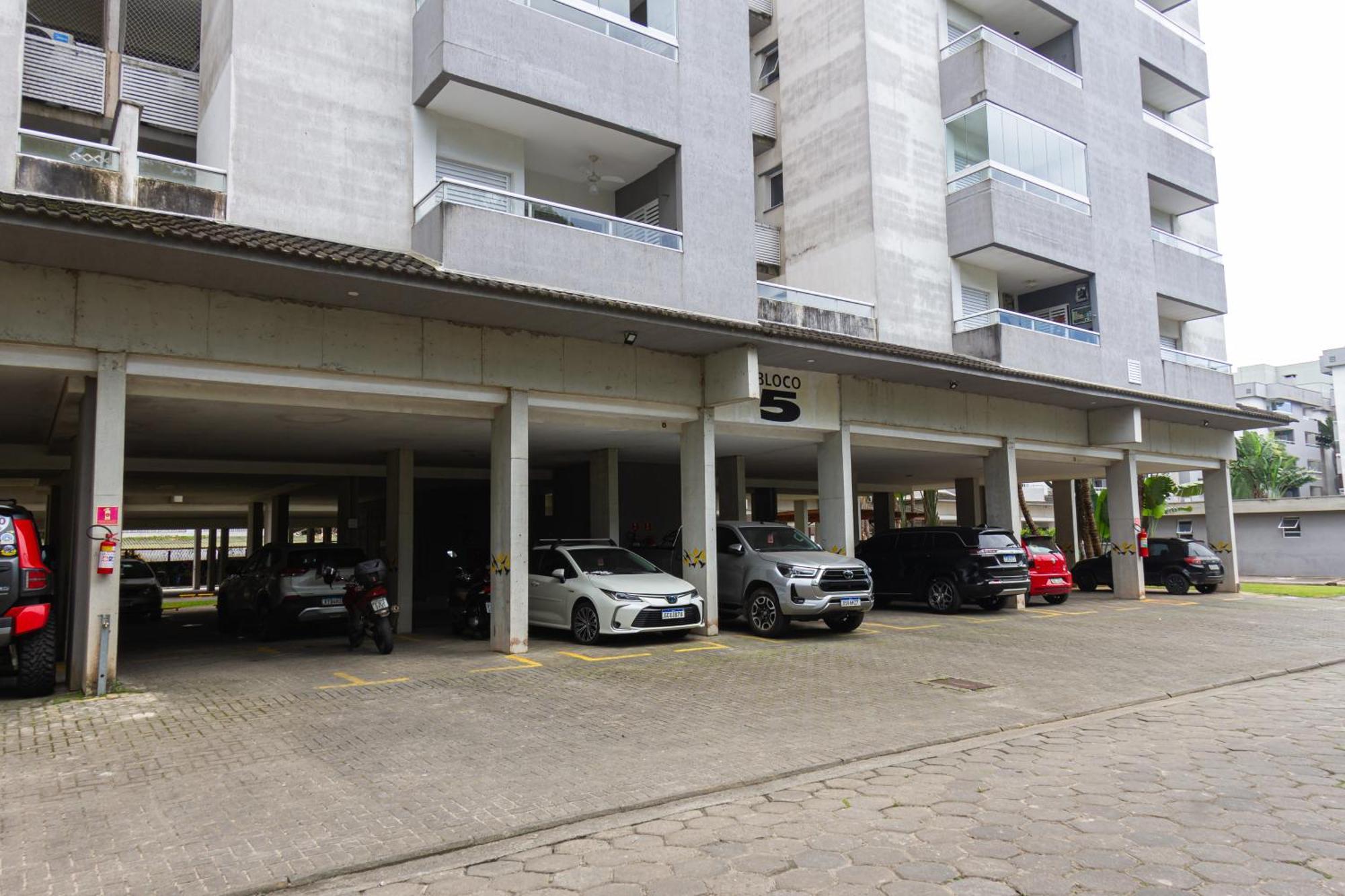 Aptº 2 Quartos Com Varanda, 400 M Da Praia, Em Com Piscinas, Sala, Smart Tv, Sofa Cama, Com 2 Banheiros, Cozinha Planejada Completa, Wi-fi 200 Mbps, Ares-condicionados, Churrasqueira, Maquina De Lavar E Tanque, Estacionamento, Portaria Ubatuba