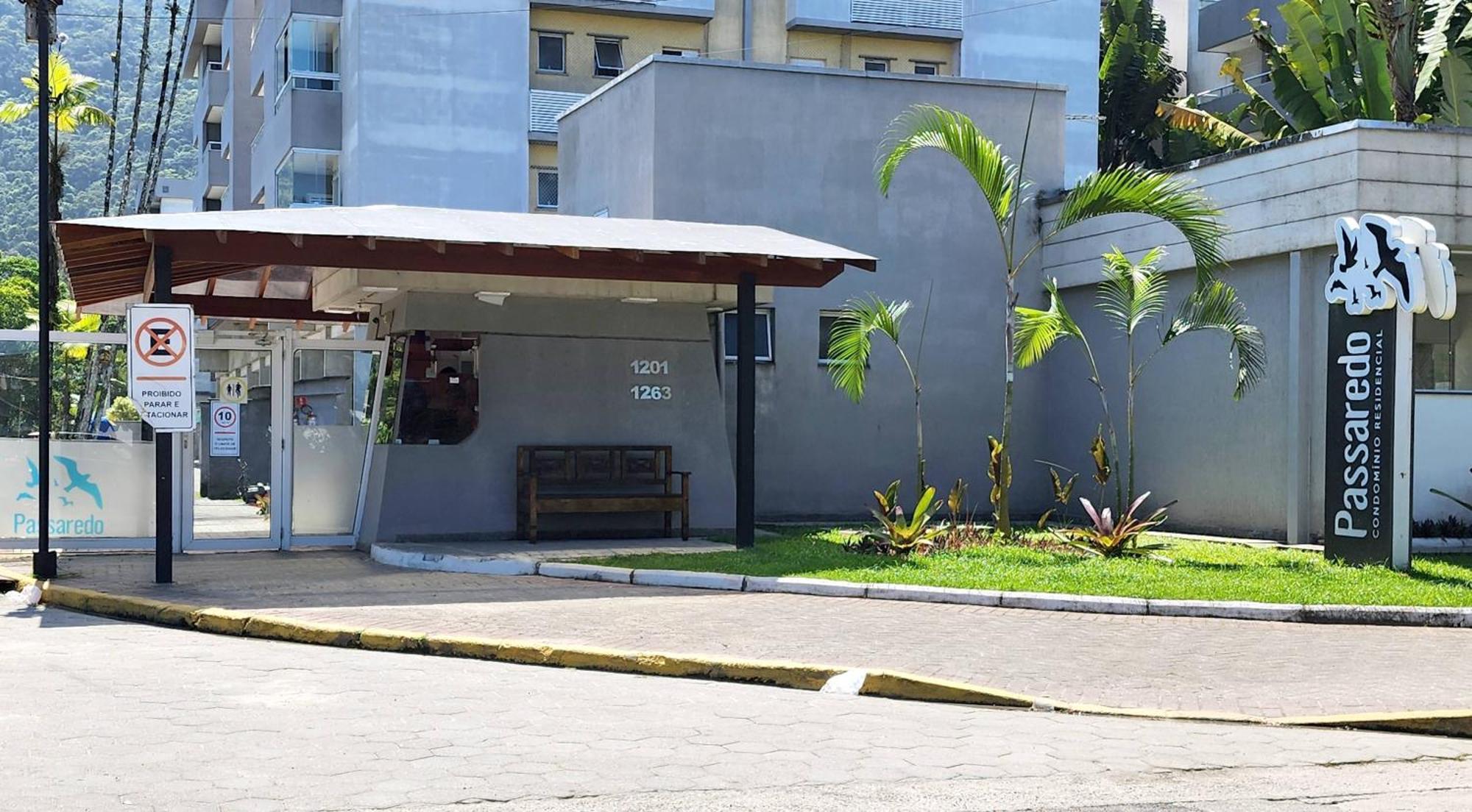 Apartment Aptº 2 Quartos Com Varanda, 400 M Da Praia, Em Com Piscinas, Sala, Smart Tv, Sofa Cama, Com 2 Banheiros, Cozinha Planejada Completa, Wi-fi 200 Mbps, Ares-condicionados, Churrasqueira, Maquina De Lavar E Tanque, Estacionamento, Portaria