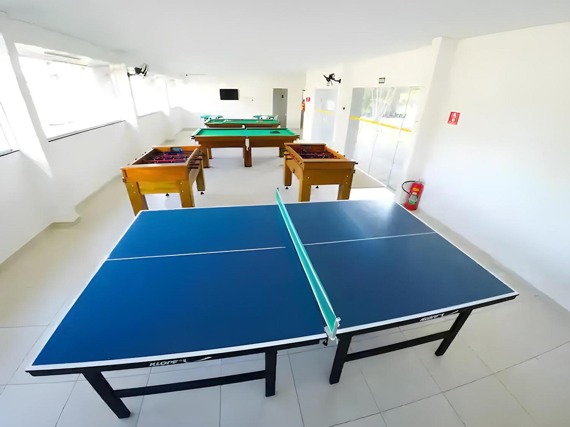 Aptº 2 Quartos Com Varanda, 400 M Da Praia, Em Com Piscinas, Sala, Smart Tv, Sofa Cama, Com 2 Banheiros, Cozinha Planejada Completa, Wi-fi 200 Mbps, Ares-condicionados, Churrasqueira, Maquina De Lavar E Tanque, Estacionamento, Portaria Apartment