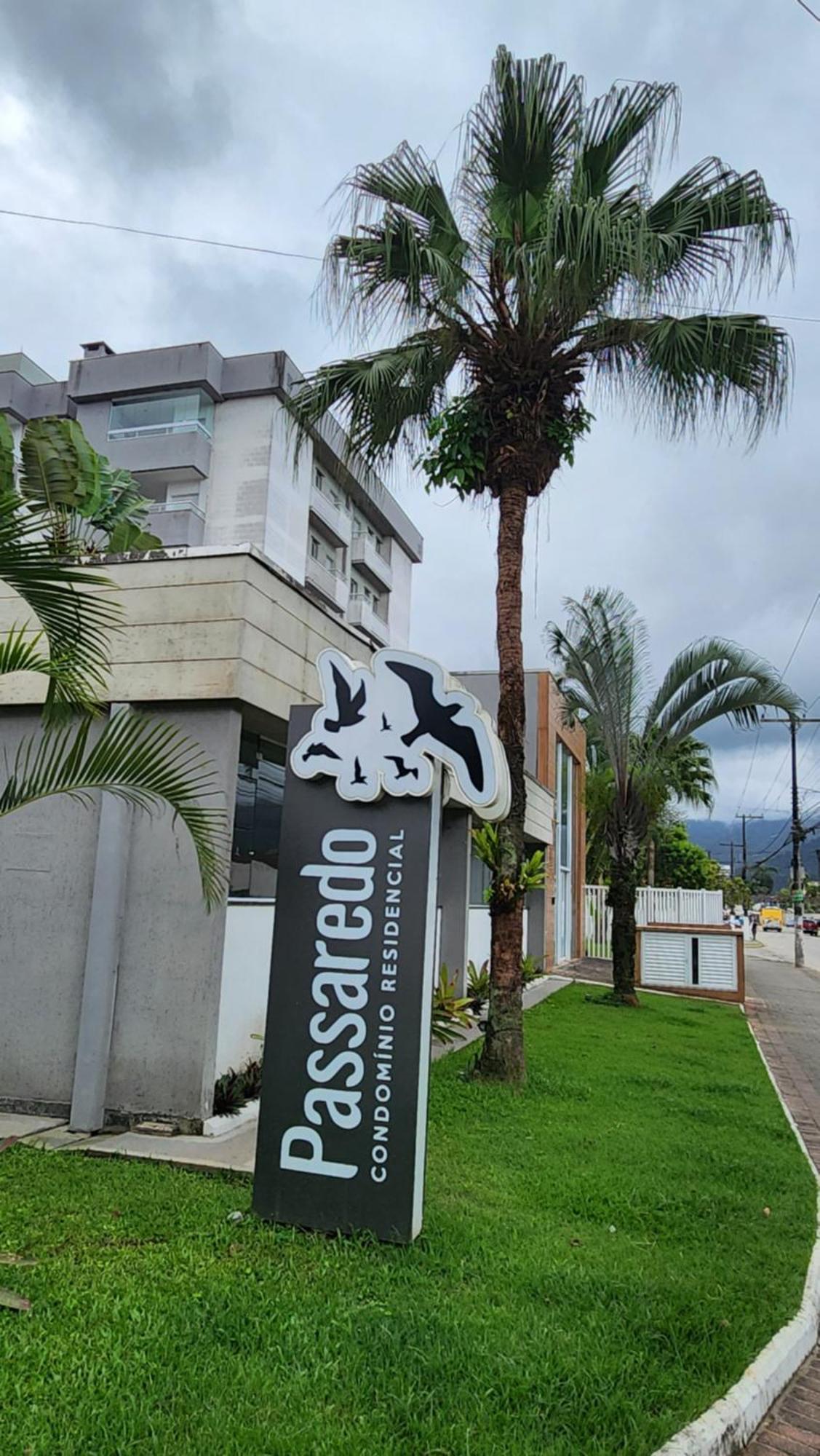 Aptº 2 Quartos Com Varanda, 400 M Da Praia, Em Com Piscinas, Sala, Smart Tv, Sofa Cama, Com 2 Banheiros, Cozinha Planejada Completa, Wi-fi 200 Mbps, Ares-condicionados, Churrasqueira, Maquina De Lavar E Tanque, Estacionamento, Portaria Apartment Ubatuba