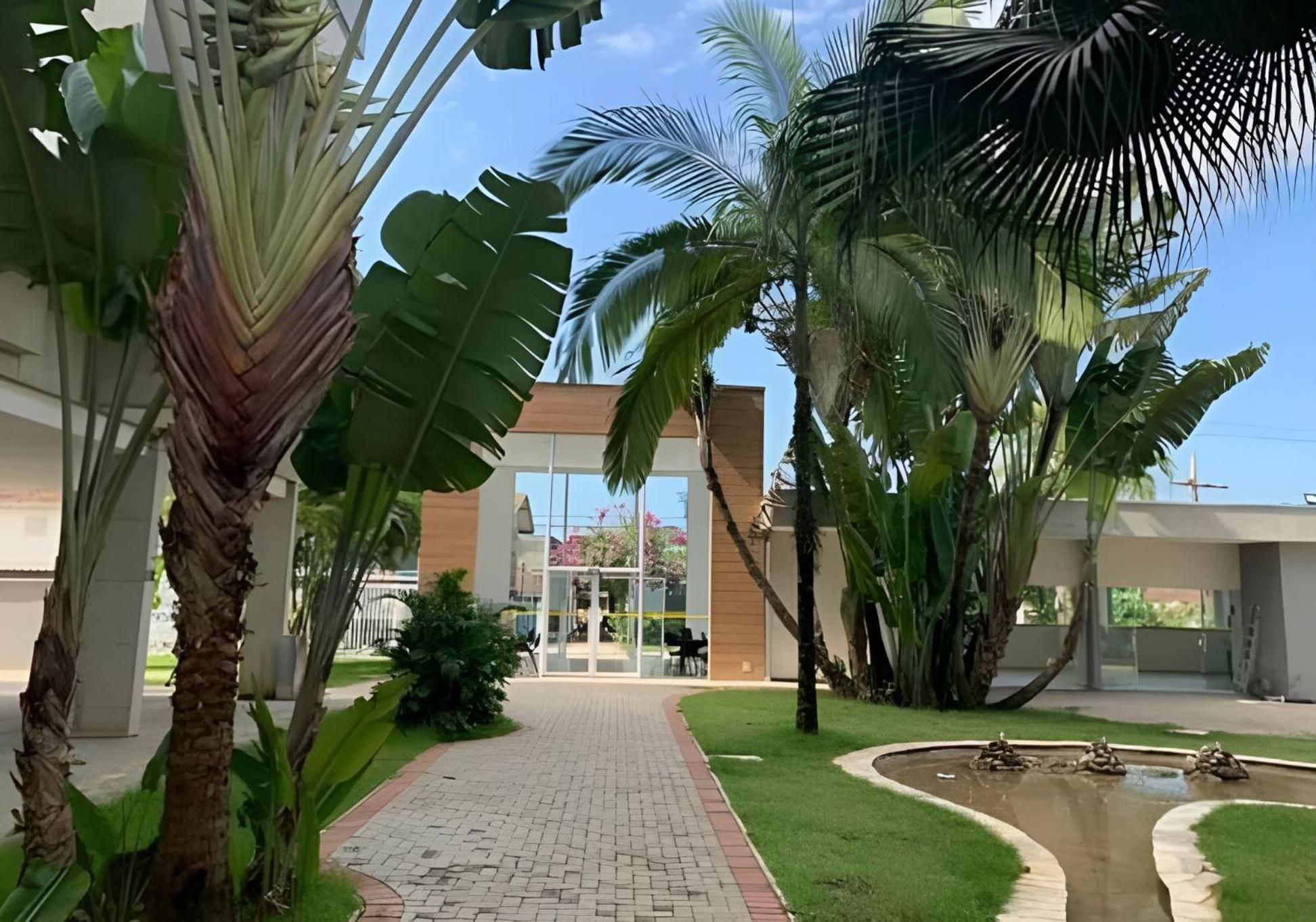 Aptº 2 Quartos Com Varanda, 400 M Da Praia, Em Com Piscinas, Sala, Smart Tv, Sofa Cama, Com 2 Banheiros, Cozinha Planejada Completa, Wi-fi 200 Mbps, Ares-condicionados, Churrasqueira, Maquina De Lavar E Tanque, Estacionamento, Portaria