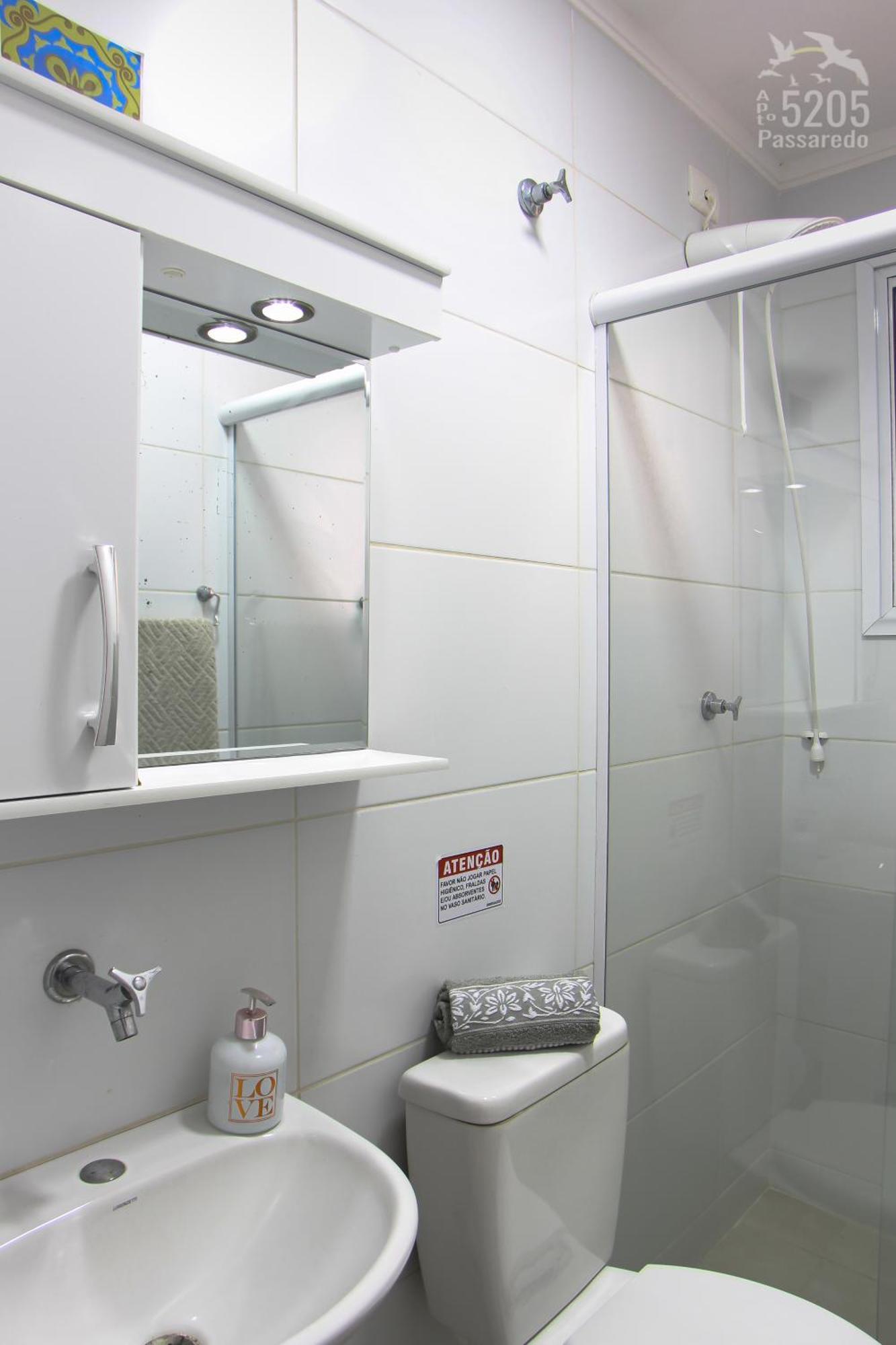 Aptº 2 Quartos Com Varanda, 400 M Da Praia, Em Com Piscinas, Sala, Smart Tv, Sofa Cama, Com 2 Banheiros, Cozinha Planejada Completa, Wi-fi 200 Mbps, Ares-condicionados, Churrasqueira, Maquina De Lavar E Tanque, Estacionamento, Portaria