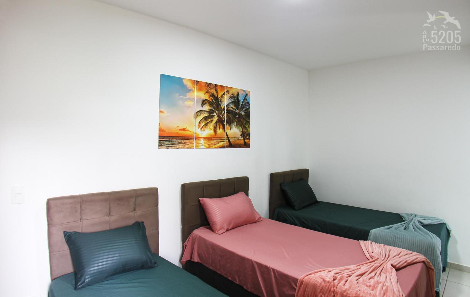 Aptº 2 Quartos Com Varanda, 400 M Da Praia, Em Com Piscinas, Sala, Smart Tv, Sofa Cama, Com 2 Banheiros, Cozinha Planejada Completa, Wi-fi 200 Mbps, Ares-condicionados, Churrasqueira, Maquina De Lavar E Tanque, Estacionamento, Portaria Ubatuba
