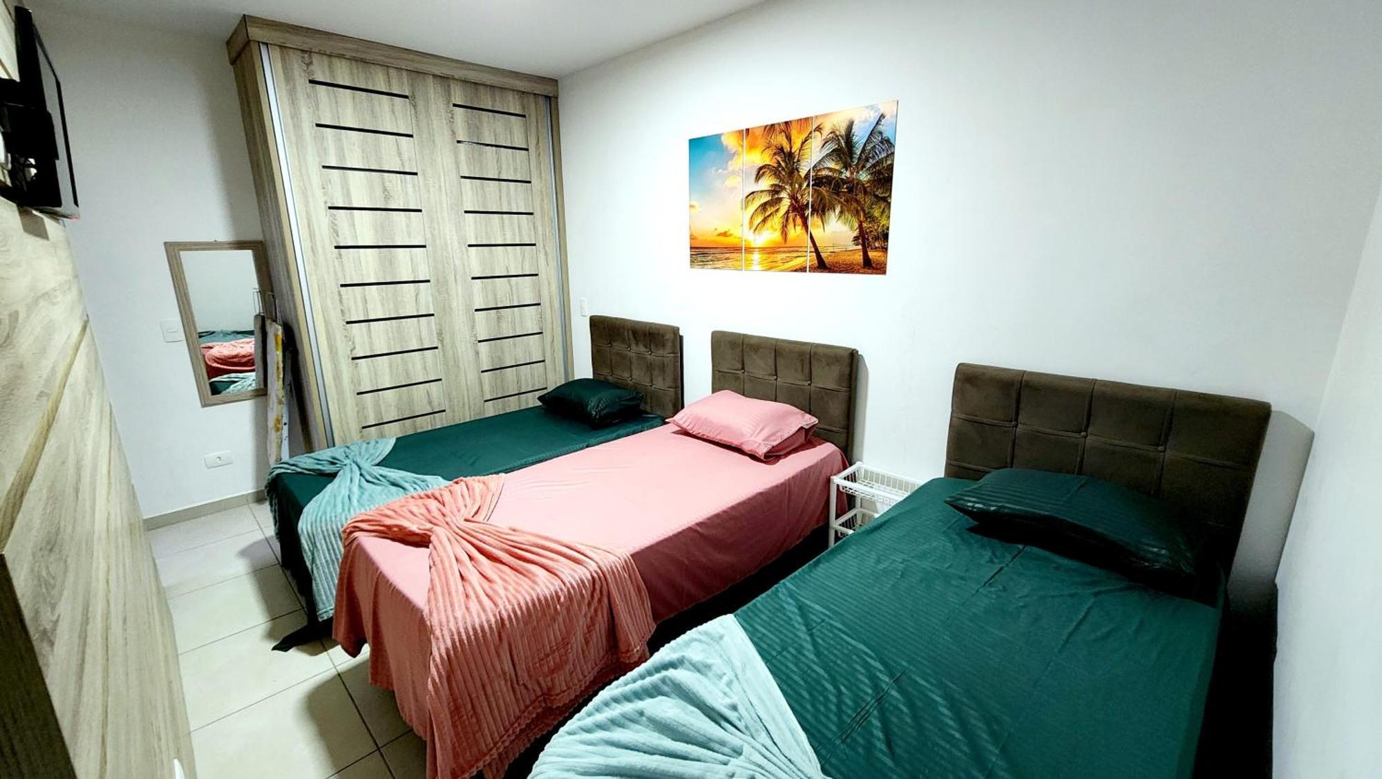 Aptº 2 Quartos Com Varanda, 400 M Da Praia, Em Com Piscinas, Sala, Smart Tv, Sofa Cama, Com 2 Banheiros, Cozinha Planejada Completa, Wi-fi 200 Mbps, Ares-condicionados, Churrasqueira, Maquina De Lavar E Tanque, Estacionamento, Portaria * Ubatuba