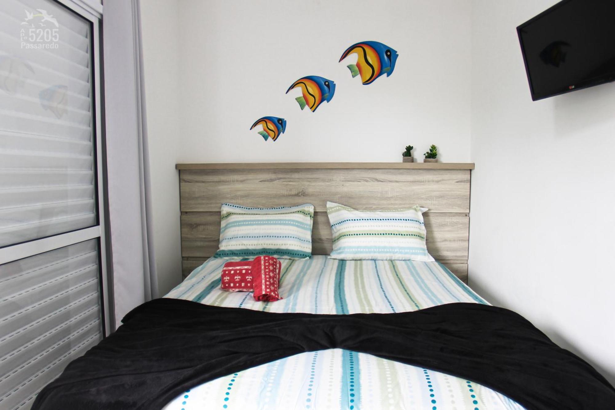 Aptº 2 Quartos Com Varanda, 400 M Da Praia, Em Com Piscinas, Sala, Smart Tv, Sofa Cama, Com 2 Banheiros, Cozinha Planejada Completa, Wi-fi 200 Mbps, Ares-condicionados, Churrasqueira, Maquina De Lavar E Tanque, Estacionamento, Portaria