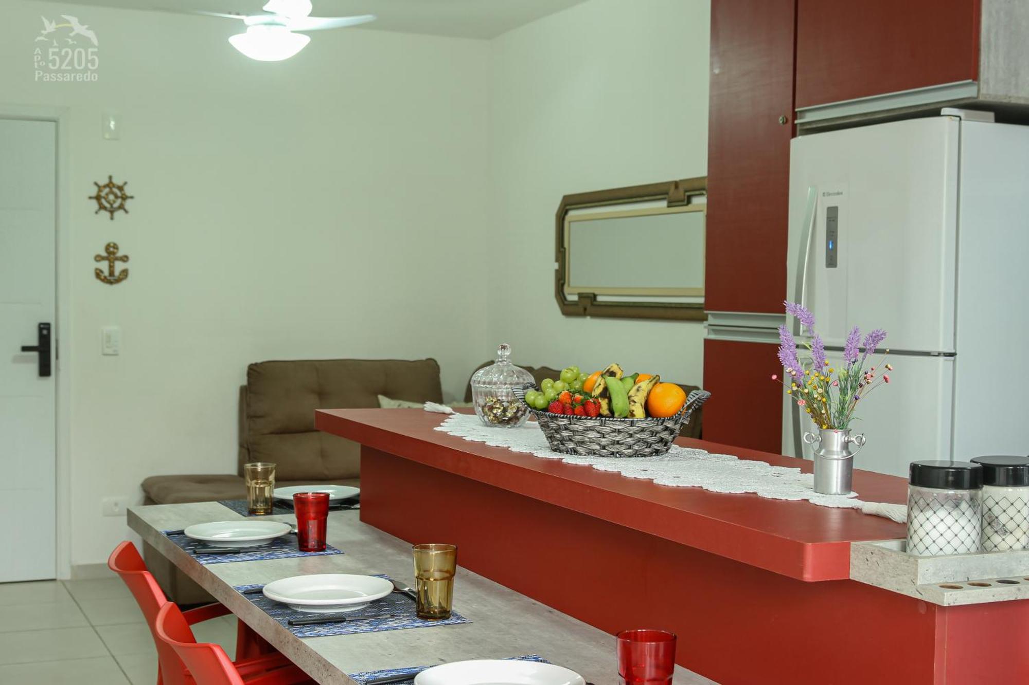 Apartment Aptº 2 Quartos Com Varanda, 400 M Da Praia, Em Com Piscinas, Sala, Smart Tv, Sofa Cama, Com 2 Banheiros, Cozinha Planejada Completa, Wi-fi 200 Mbps, Ares-condicionados, Churrasqueira, Maquina De Lavar E Tanque, Estacionamento, Portaria Ubatuba