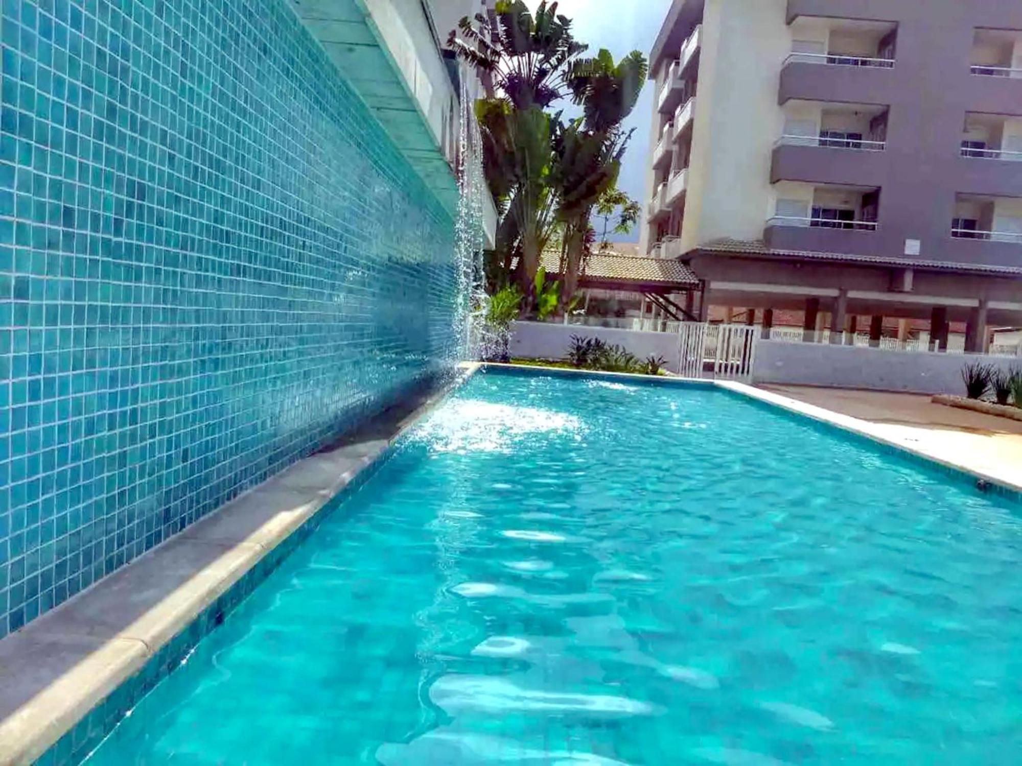 Aptº 2 Quartos Com Varanda, 400 M Da Praia, Em Com Piscinas, Sala, Smart Tv, Sofa Cama, Com 2 Banheiros, Cozinha Planejada Completa, Wi-fi 200 Mbps, Ares-condicionados, Churrasqueira, Maquina De Lavar E Tanque, Estacionamento, Portaria