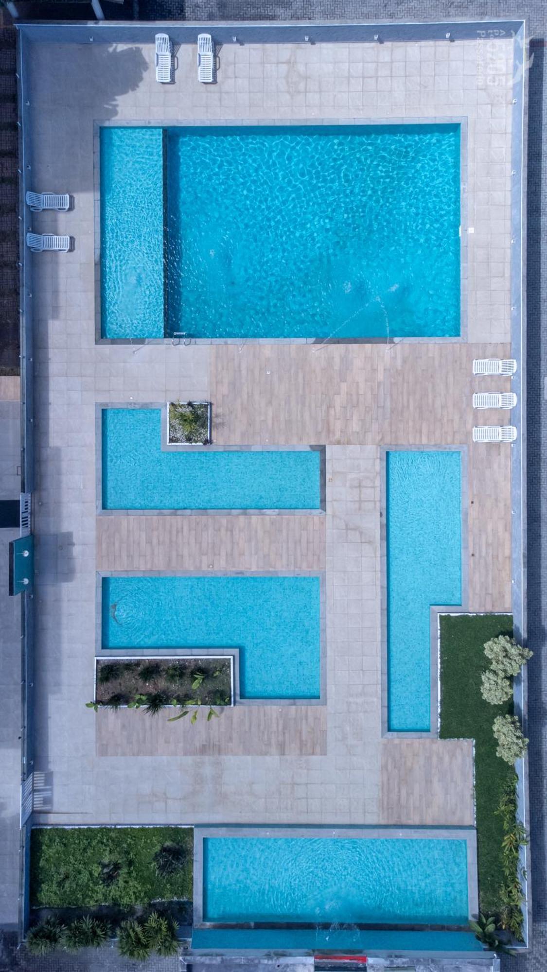 Apartment Aptº 2 Quartos Com Varanda, 400 M Da Praia, Em Com Piscinas, Sala, Smart Tv, Sofa Cama, Com 2 Banheiros, Cozinha Planejada Completa, Wi-fi 200 Mbps, Ares-condicionados, Churrasqueira, Maquina De Lavar E Tanque, Estacionamento, Portaria